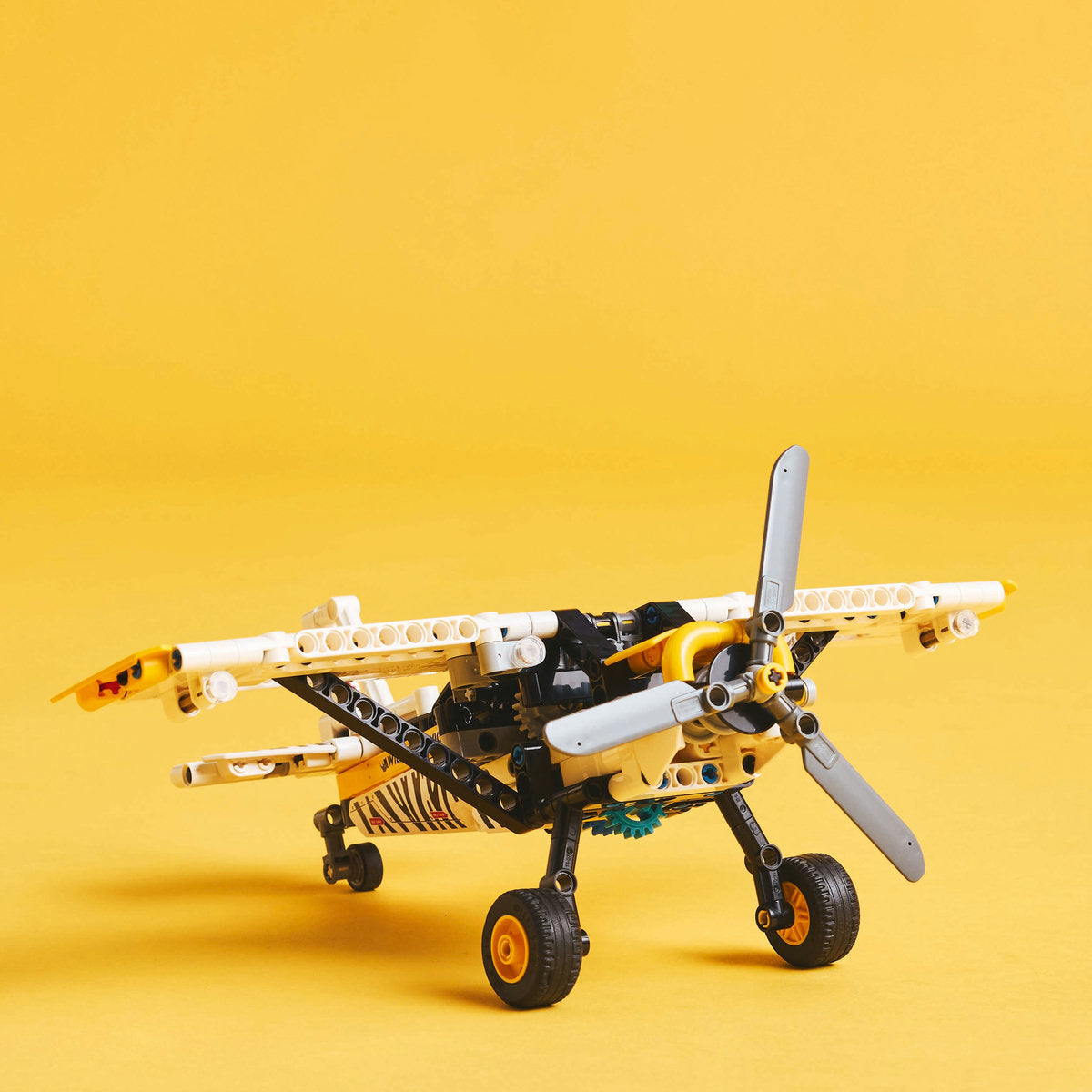 AVION PENTRU ZONE GREU ACCESIBILE - LEGO TECHNIC (42198)