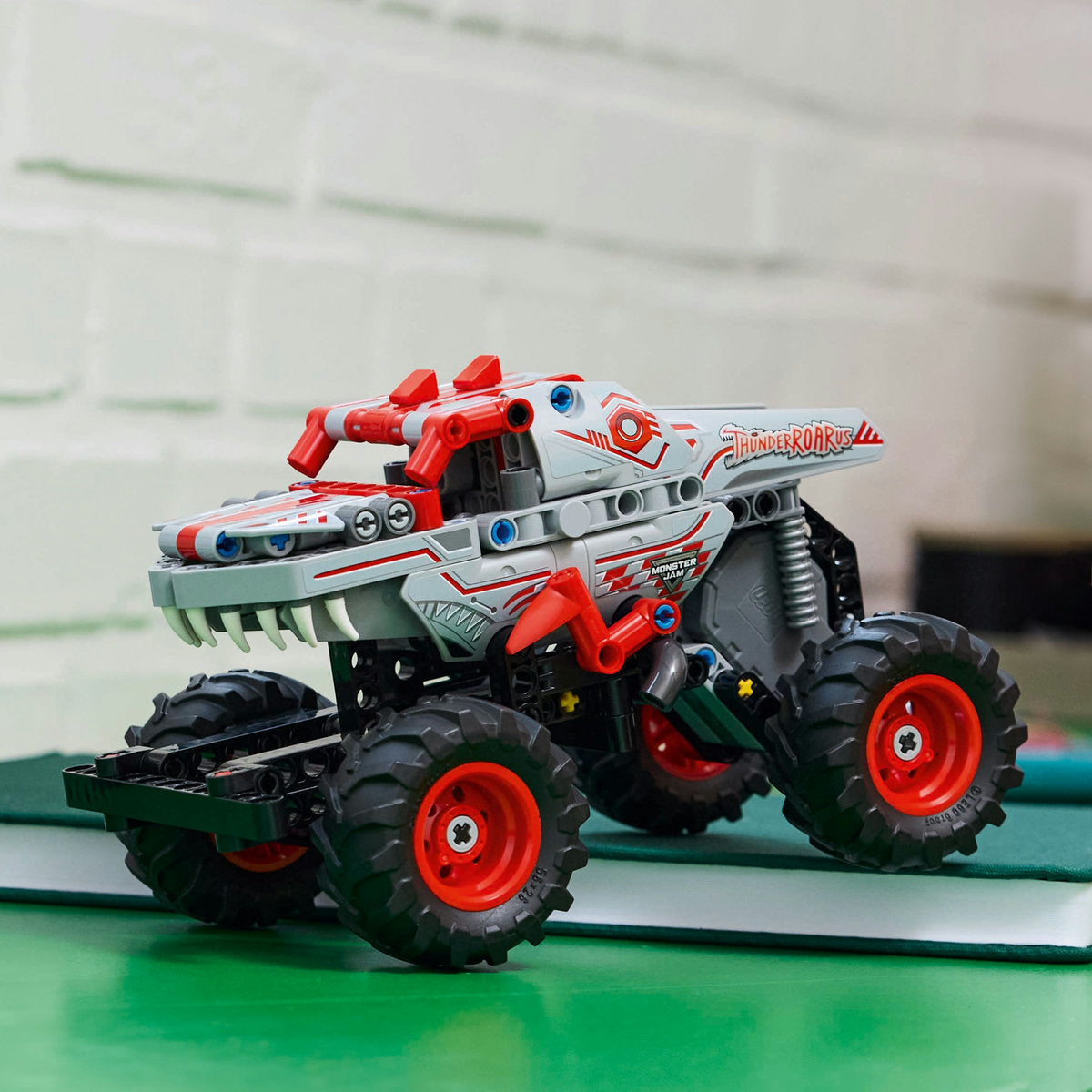 MONSTER JAM™ THUNDERROARUS™ PULL-BACK - LEGO TECHNIC (42200)