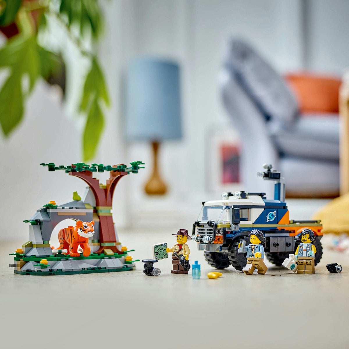 CAMIONUL OFF-ROAD AL UNUI EXPLORATOR AL JUNGLEI - LEGO CITY (60426)