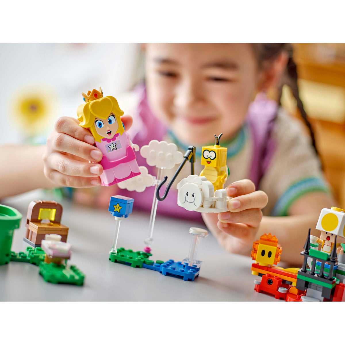 AVENTURI CU LEGO PEACH™ INTERACTIVA - LEGO SUPER MARIO (71441)