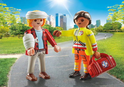 SET OF 2 PARAMEDIC FIGURES WITH PATIENT - PLAYMOBIL HOSPITAL (PM71506)