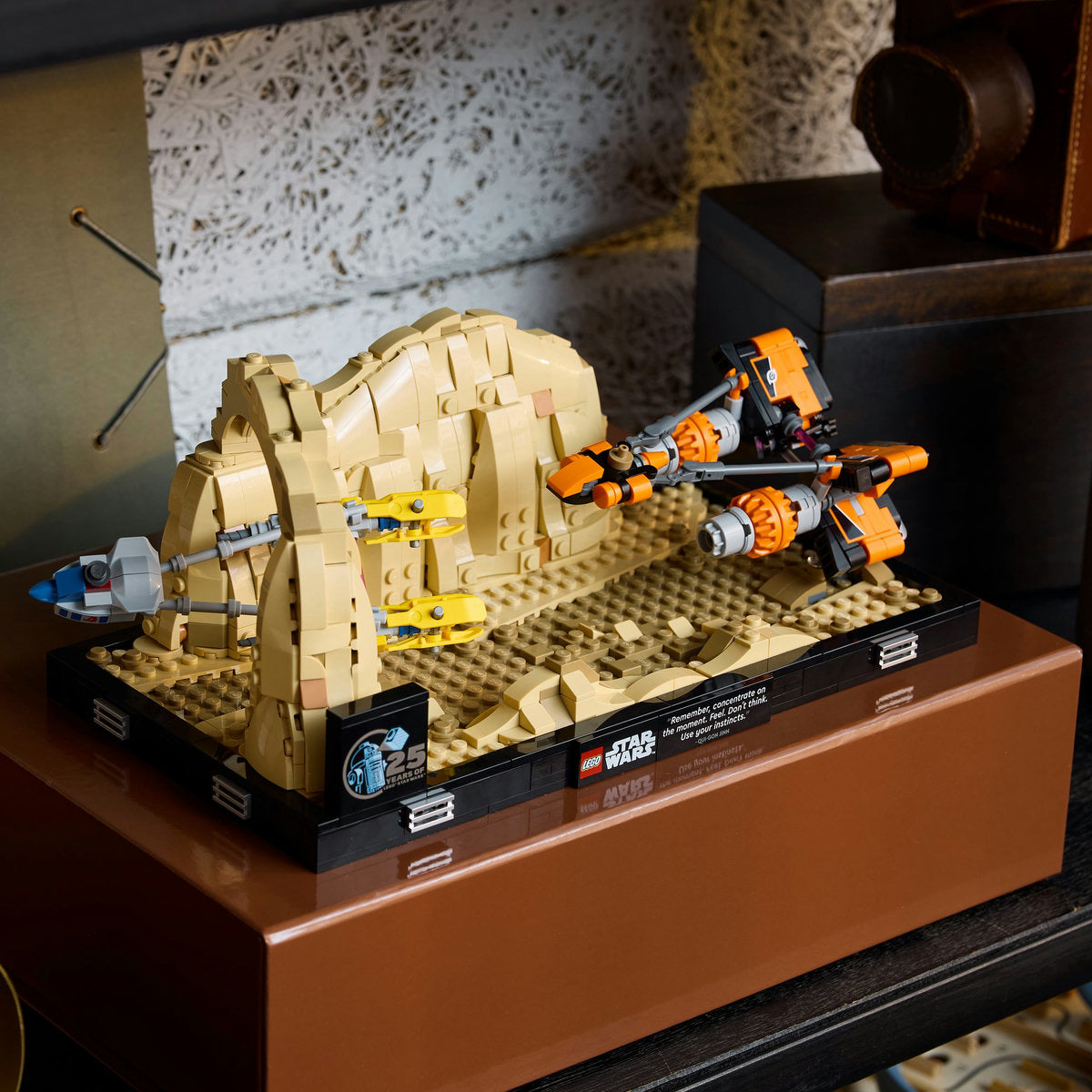 DIORAMA CURSA DIN MOS ESPA - LEGO STAR WARS (75380)